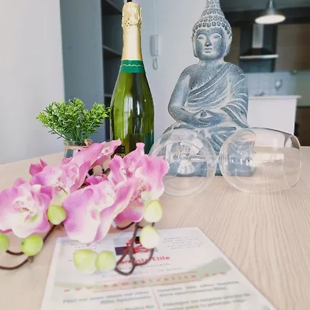 Апартаменти Cactus 2 Bedroom On Calle San Miguel Minutes From The By Namaste Elite Торремолінос